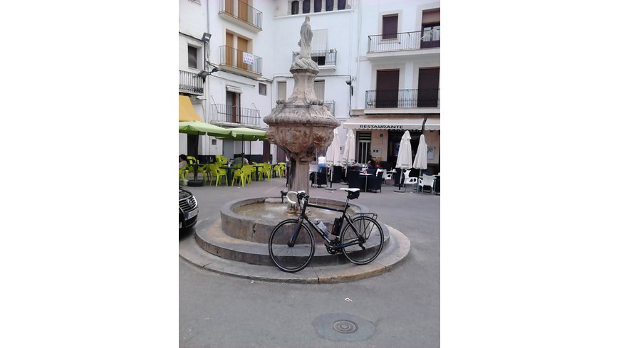 Foto 1 de Comiendo en Casa Eustaquio, en la Plaza de la Constitución de Viver