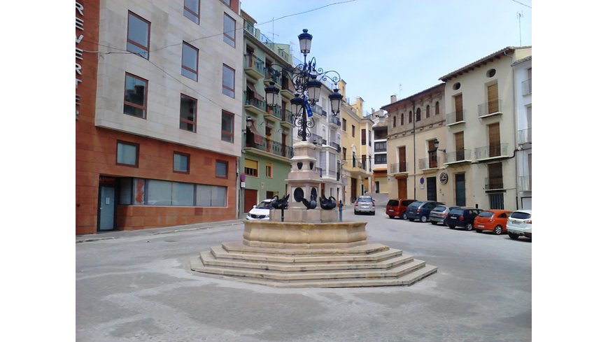 Foto 1 de Fuente de la plaza de la Cueva Santa