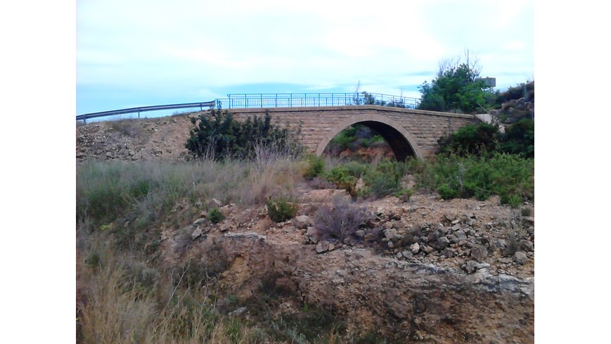 Foto 1 de Paso superior sobre el ferrocarril de la estación de Soneja