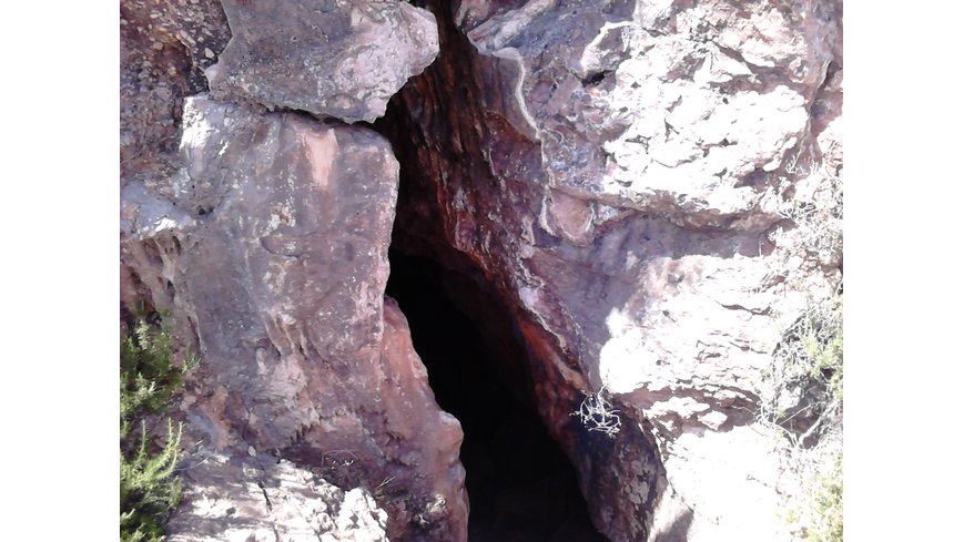 Foto 1 de Gruta y lápida