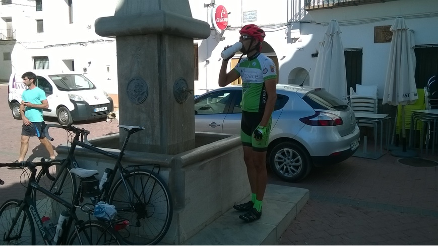 Foto 2 de Fuente en Pina de Montalgrao