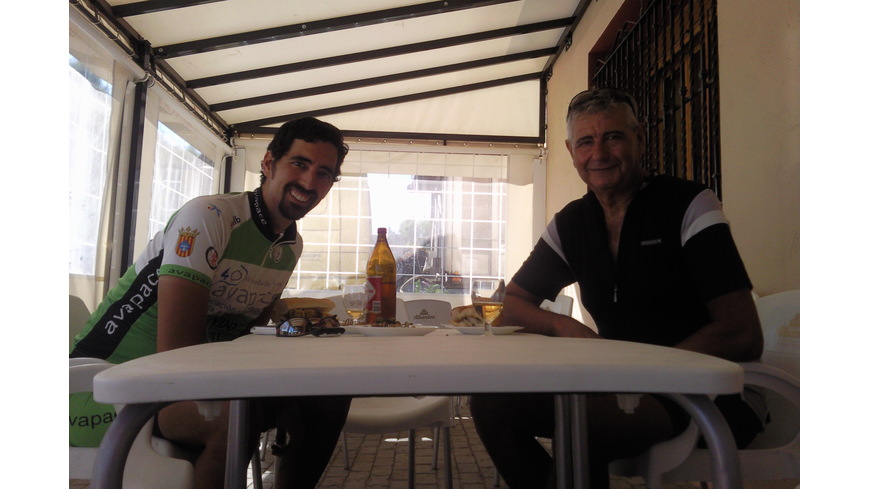 Foto 1 de Almorzando en el Bar Corell, Barracas