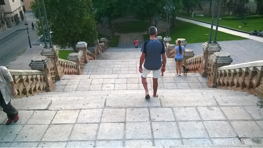 Foto 3 de Escalinata de la estación, Teruel