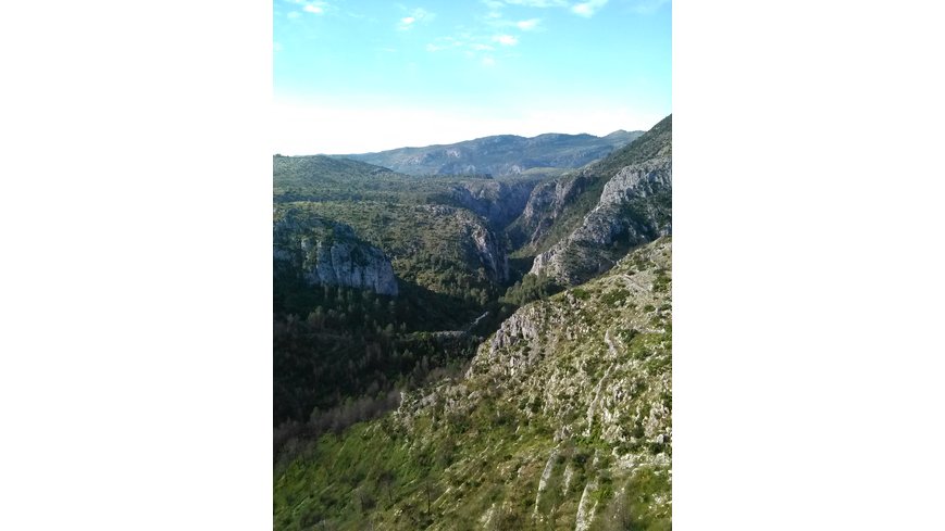 Foto 1 de Vistas desde la cima del Alto de Ebo junto al refugio de burros