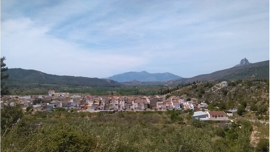 Foto 1 de Vista de L'Orxa en el inicio del puerto del Coll de la Safor
