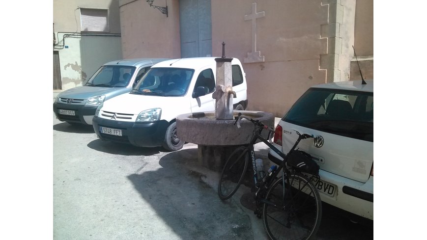 Foto 1 de Fuente e Iglesia de La Asunción, Alpatró