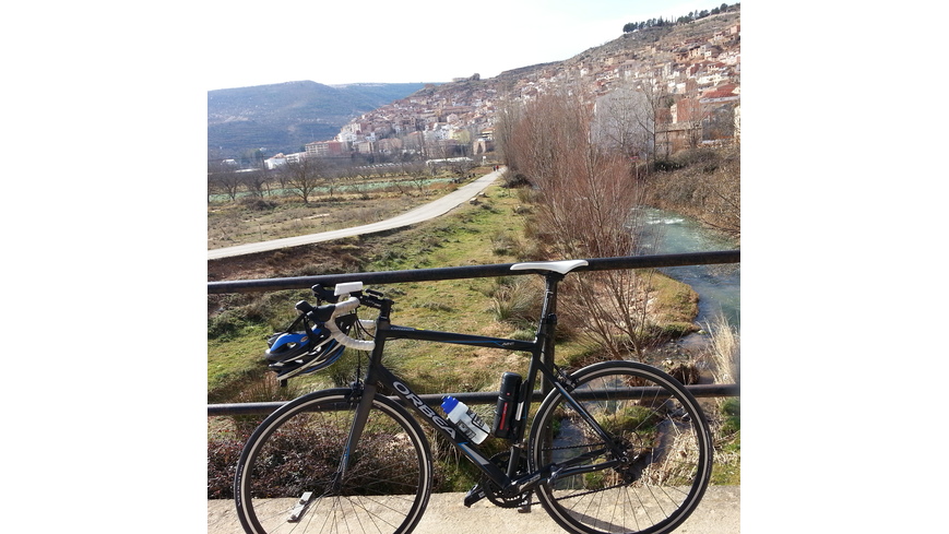 Foto 1 de Ademuz desde el puente sobre el Turia