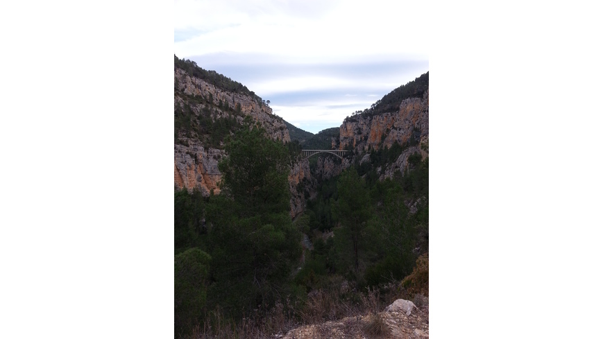 Foto 2 de Acercándonos al Puente Nuevo de Santa Cruz de Moya