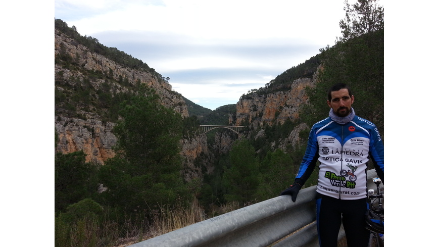 Foto 3 de Acercándonos al Puente Nuevo de Santa Cruz de Moya