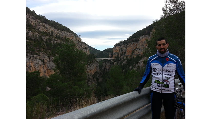 Foto 4 de Acercándonos al Puente Nuevo de Santa Cruz de Moya