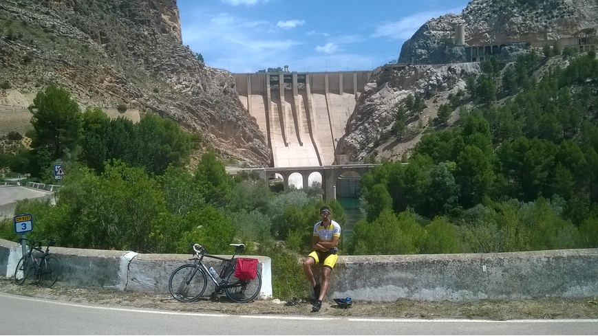 Foto 2 de Vistas de la presa de Contreras y las hoces del Cabriel