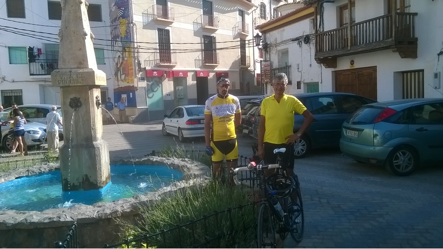 Foto 2 de Plaza y fuente de Enguídanos